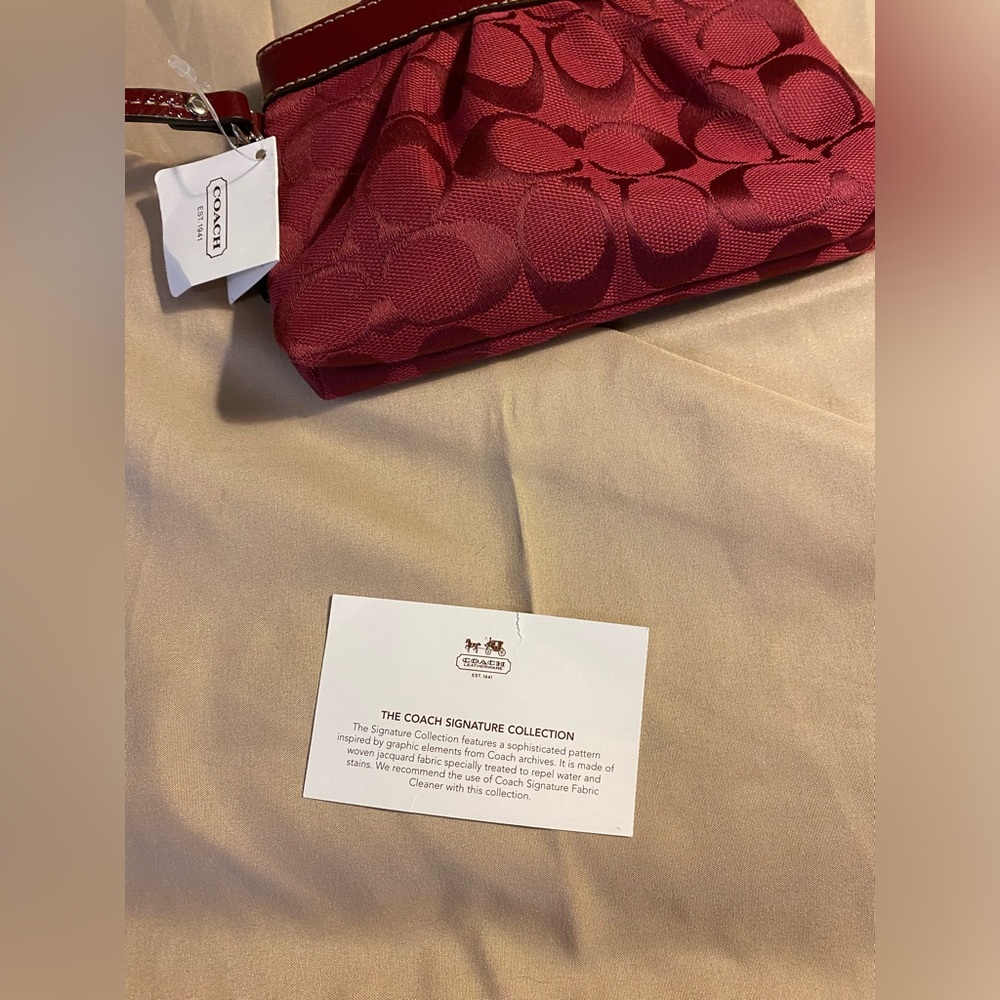 NWT Coach signature patent leather and fabric wristlet - Picture 13 of 15